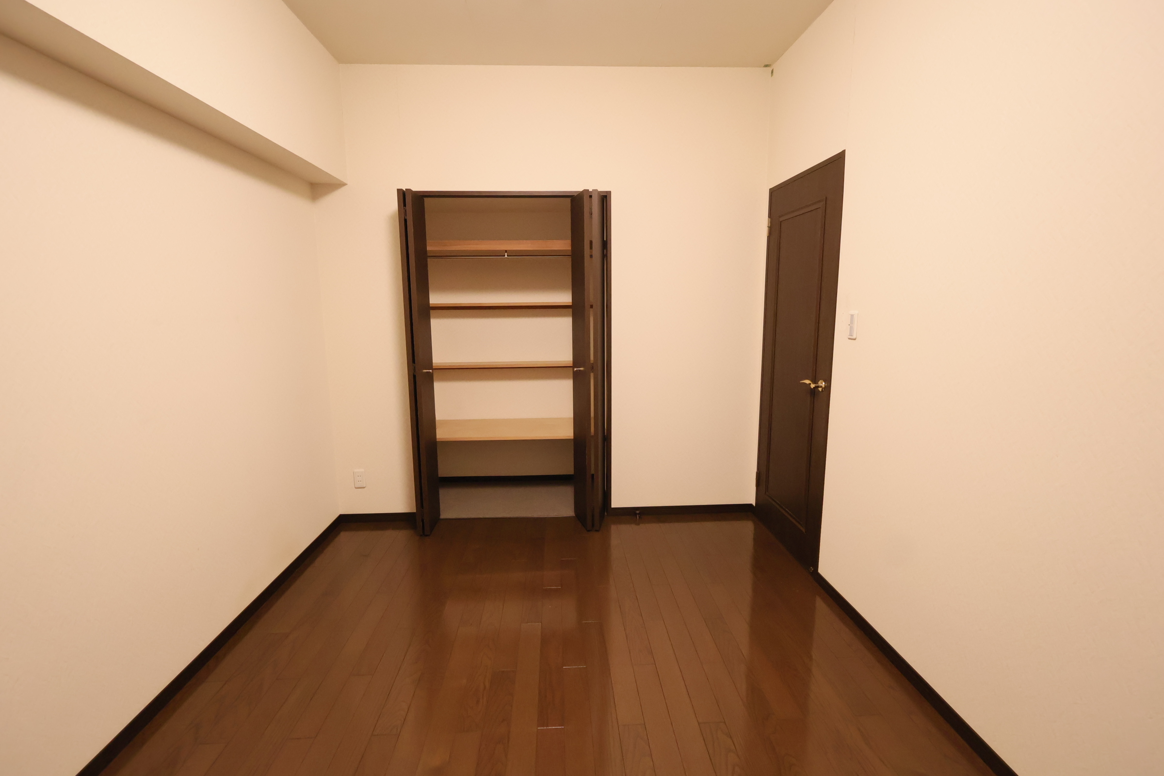 居室・リビング　6.4帖洋室