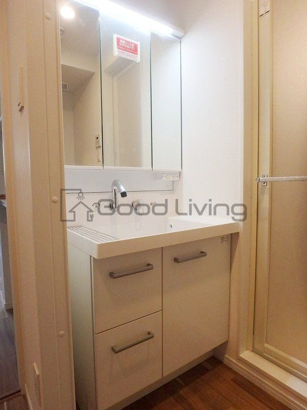 洗面設備　三面鏡で身だしなみと収納ばっちり(^^♪