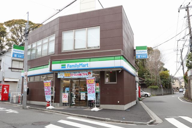 銀行　ファミリーマート（銀行）まで420m
