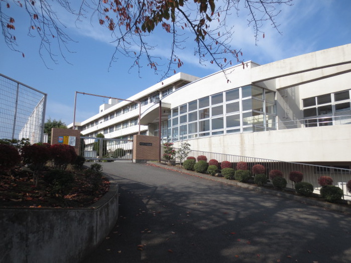 中学校　秦野市立大根中学校（中学校）まで758m