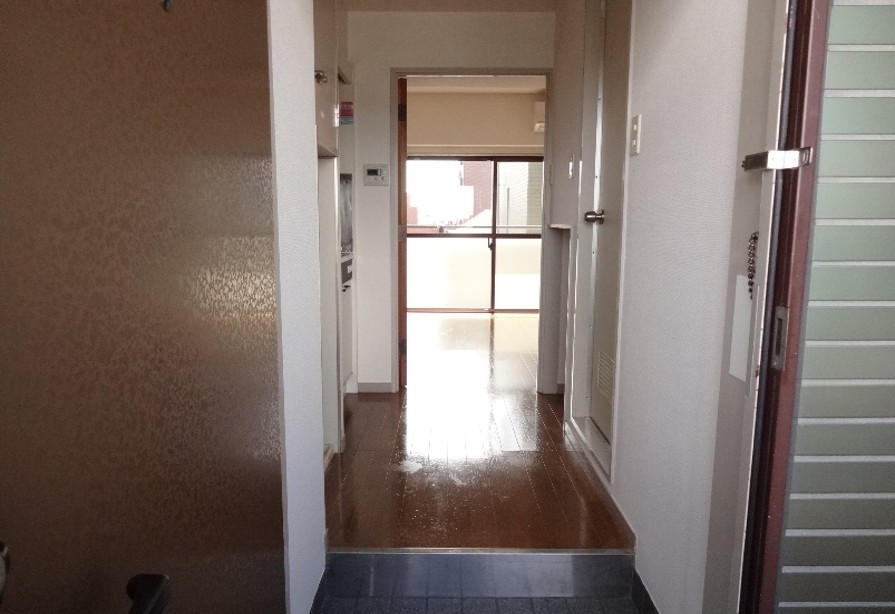玄関　玄関からお部屋