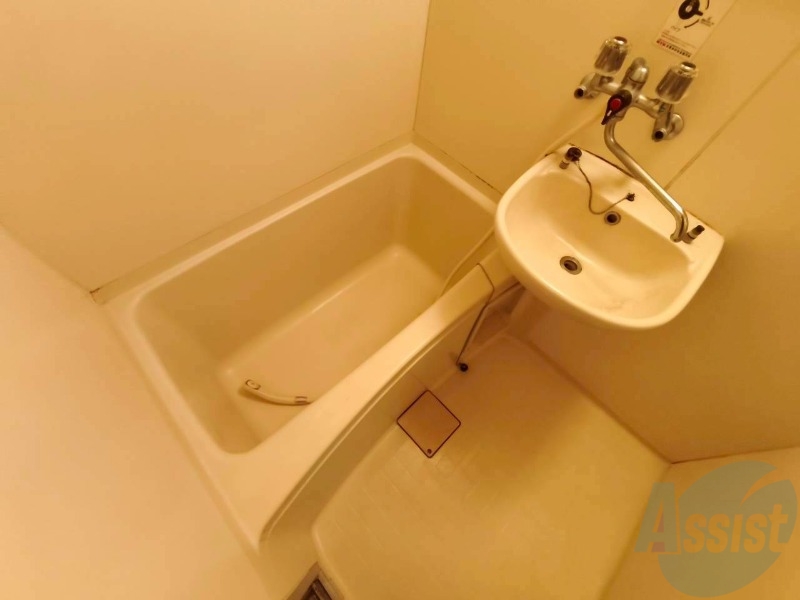 バス・シャワールーム　お風呂になります。一日の疲れを癒してくださいね。