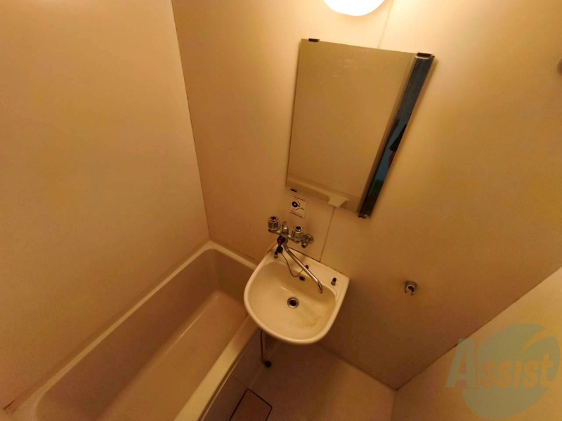 洗面設備　ユニットバス内の洗面台です。朝の身支度もスムーズです。