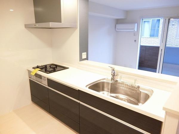 キッチン　システムキッチン！３口ガスコンロ！