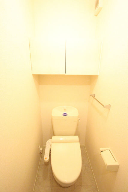 トイレ　ウォシュレット付いてます☆