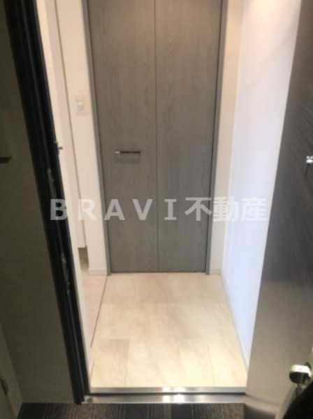 玄関　【S-RESIDENCE谷町五丁目】明るい玄関です