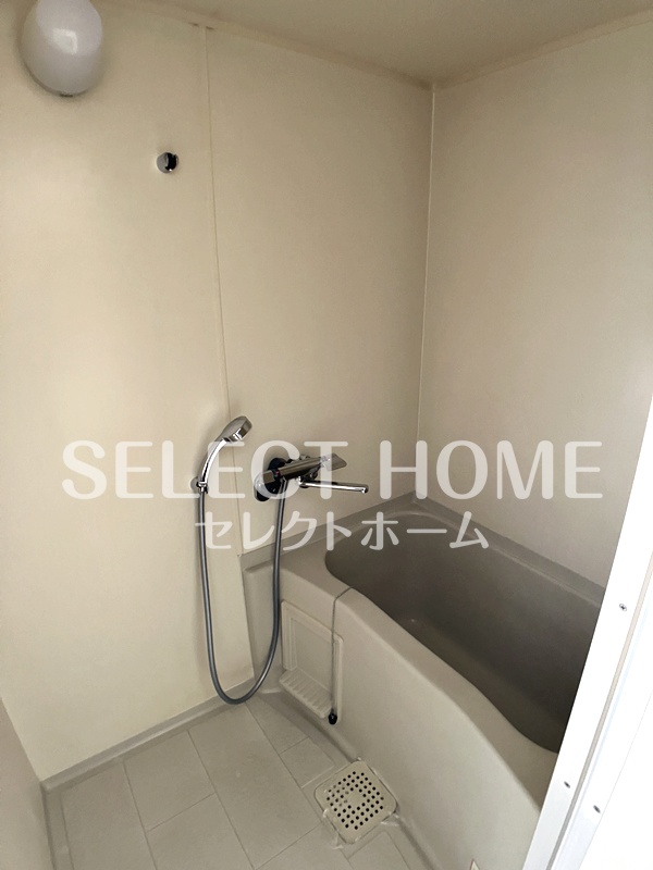 バス・シャワールーム　コンパクトで使いやすいお風呂です