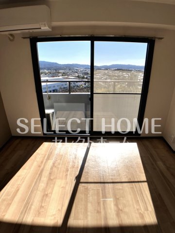 その他部屋・スペース　開放的な寝室です