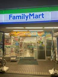 コンビニ　ファミリーマート（コンビニ）まで505m