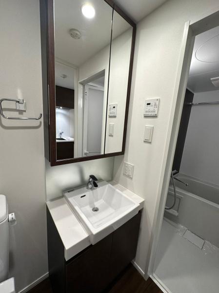 洗面設備　写真は同間取り別部屋のものです