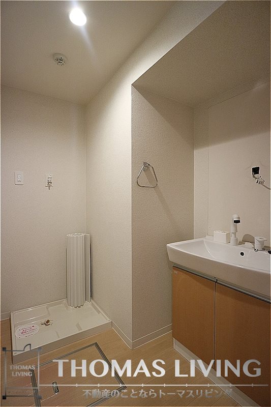 洗面設備　広々とした独立洗面台