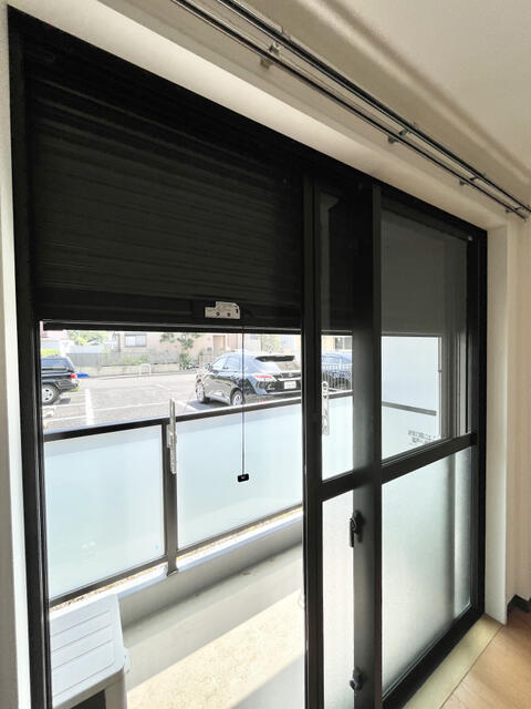 バルコニー　防犯シャッター