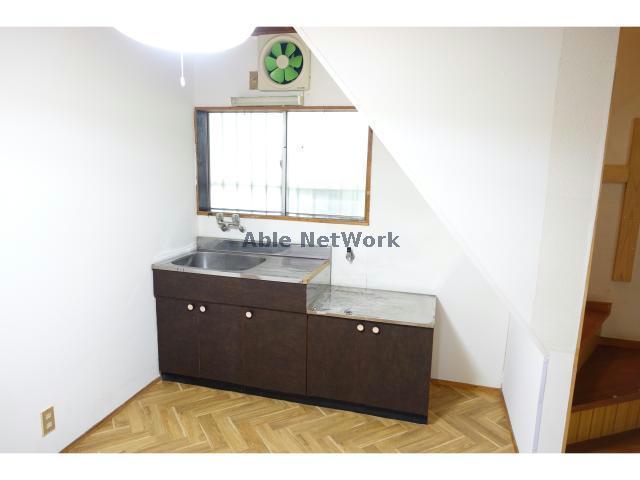 キッチン　独立型キッチン窓有