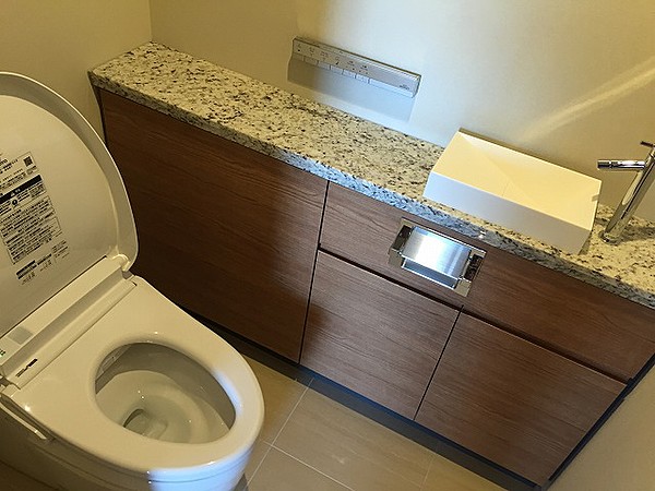 トイレ　※別部屋の参考写真です。