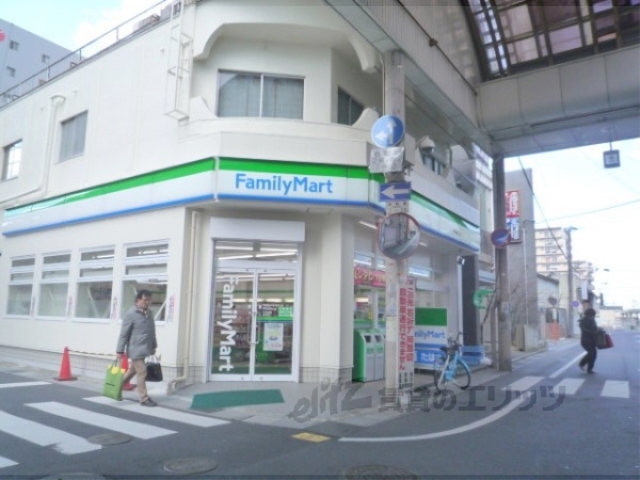 コンビニ　ファミリーマート草津駅東口店（コンビニ）まで550m