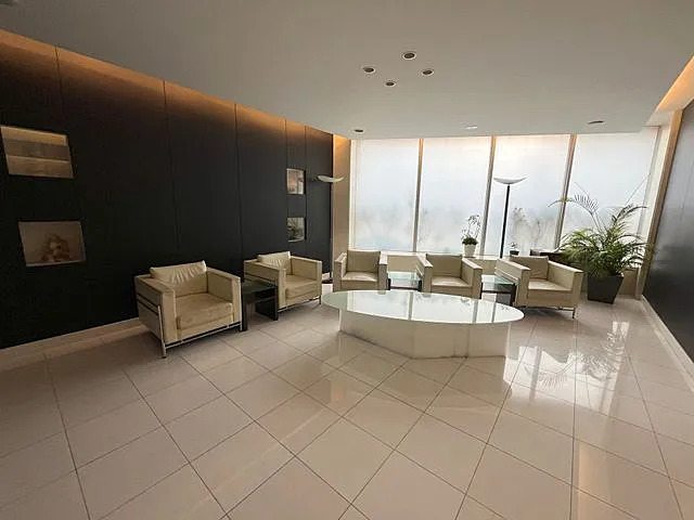 ロビー　※参考写真