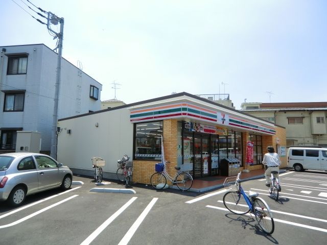 コンビニ　セブンイレブン（コンビニ）まで240m