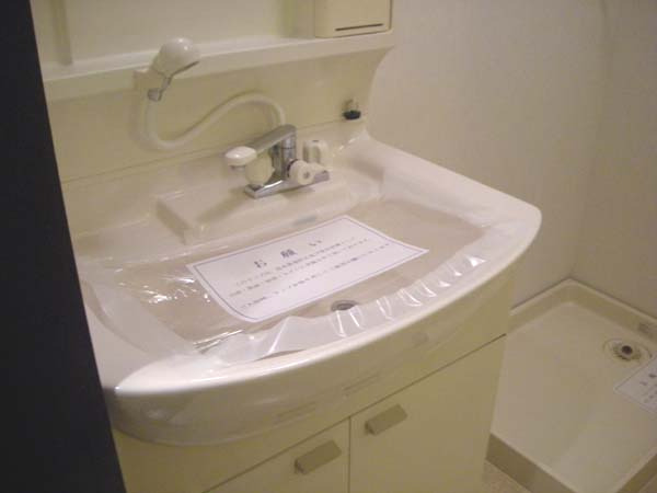 洗面設備　ゆったりとスペースのある洗面所