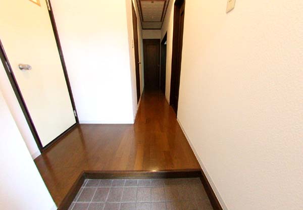 玄関　落ち着いた玄関です