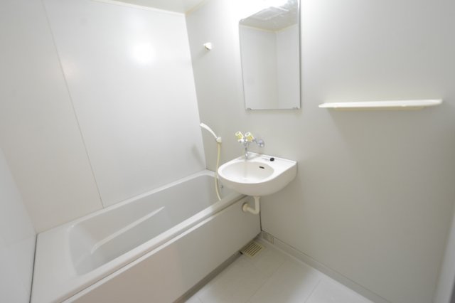 バス・シャワールーム　シンプルで機能的なユニットバスです♪