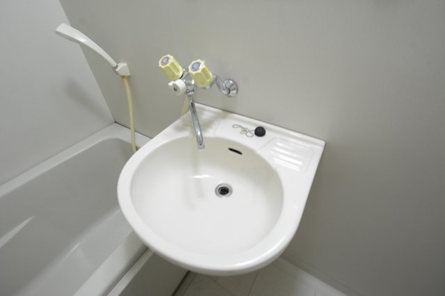 洗面設備　浴室内に洗面台付き！