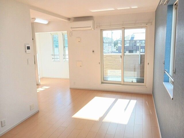 居室・リビング　こちらのリビングで趣味の時間をお楽しみください