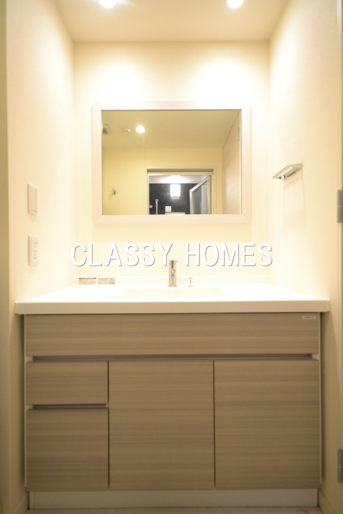 洗面設備　2011年竣工　パークアクシス御成門：独立洗面台