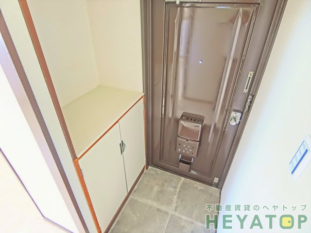玄関　シューズボックス付き玄関（同仕様写真）