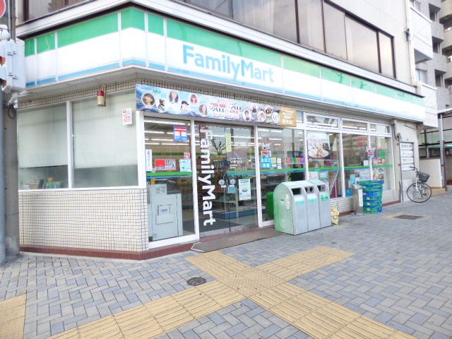 コンビニ　ファミリーマート（コンビニ）まで90m