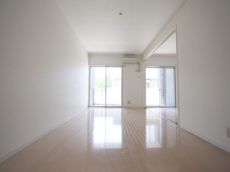 バルコニー　ＬＤＫ15帖　洋室7.5帖　エアコン完備　南面バルコニー