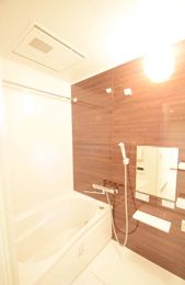 バス・シャワールーム　浴室乾燥機付きバスルーム