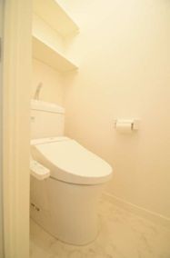 トイレ　温水洗浄便座