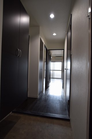 玄関　※建物内別間取参考写真