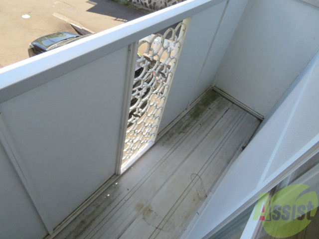 バルコニー　バルコニーは幅があり、広い印象を受けました。