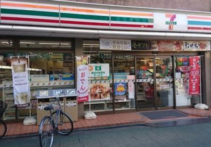 コンビニ　セブンイレブン（コンビニ）まで214m