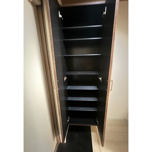 玄関　※別室の参考写真の為、現況優先です。