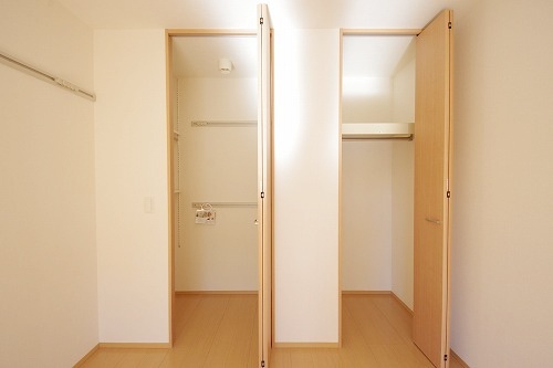 収納　収納（左はワンステップクローゼット）