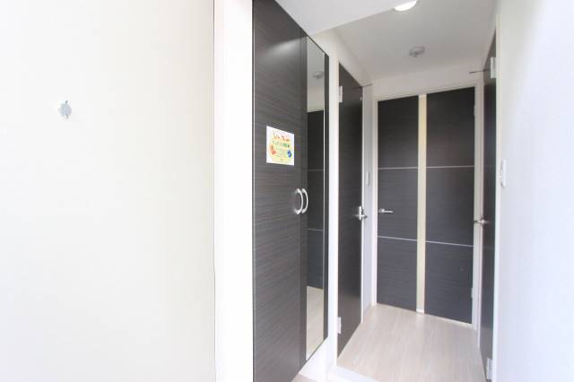 玄関　シューズボックスと姿見のセットも使いやすいですよ