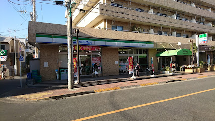 コンビニ　ファミリーマート 練馬氷川台店（コンビニ）まで493m