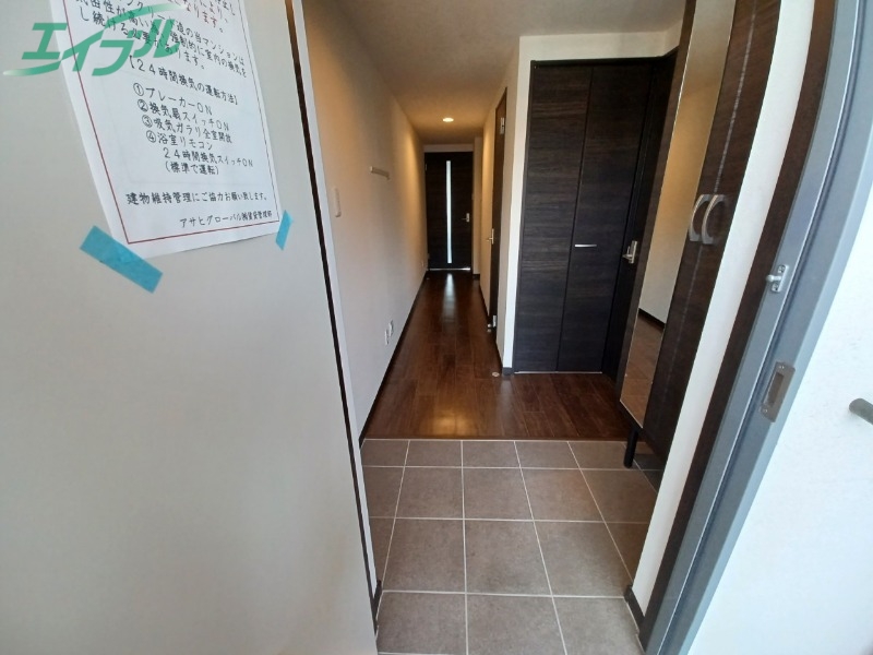 玄関　別部屋反転参考写真です。