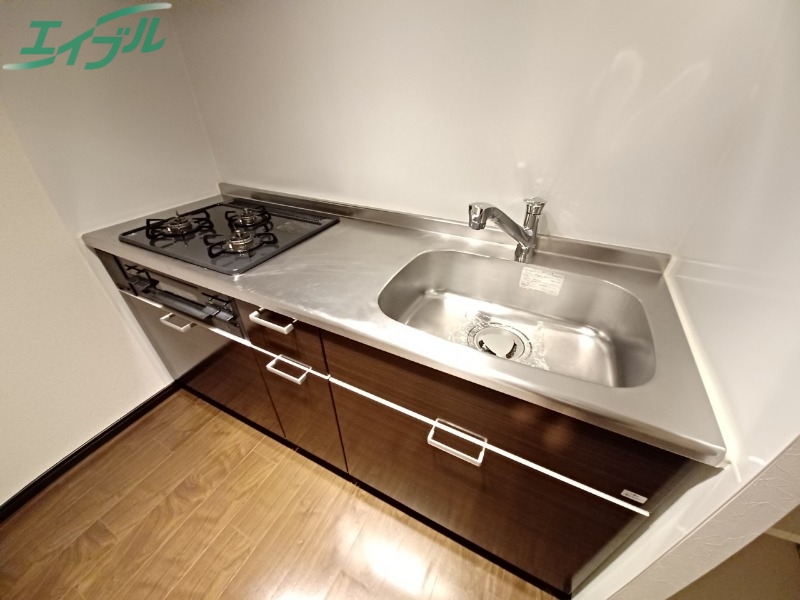 キッチン　別部屋反転参考写真です。