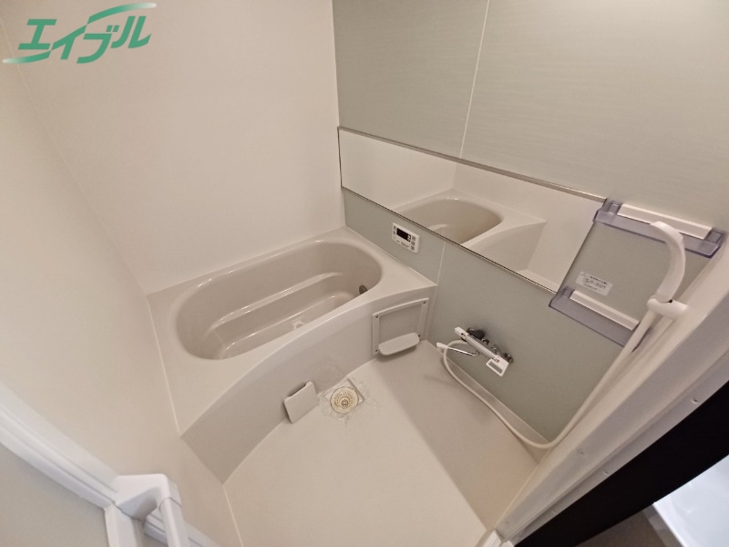 バス・シャワールーム　別部屋反転参考写真です。