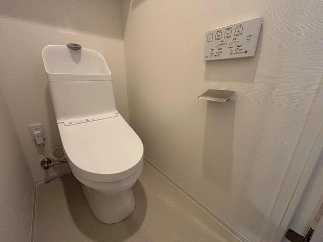 トイレ　温水洗浄暖房便座