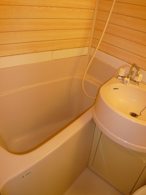 バス・シャワールーム　三点ユニットバス（浴槽）