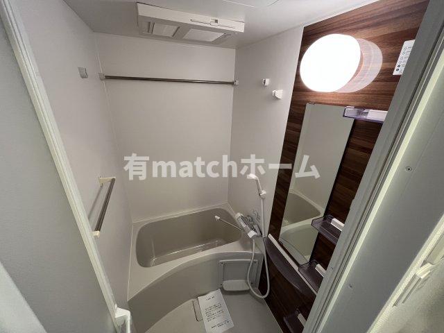 バス・シャワールーム　(参考)同マンション反転間取り他部屋の写真