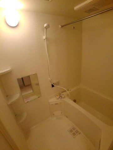 バス・シャワールーム　ゆったり過ごせるお風呂です