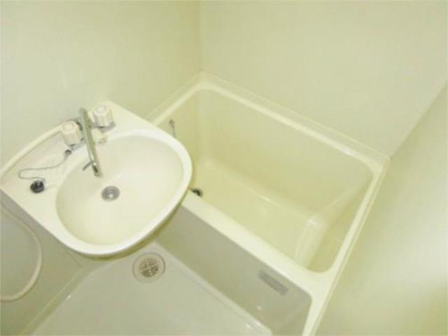 バス・シャワールーム　バスルームです