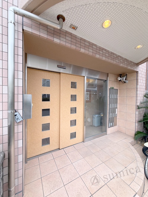 エントランス　オートロックで部外者はシャットアウト♪♪