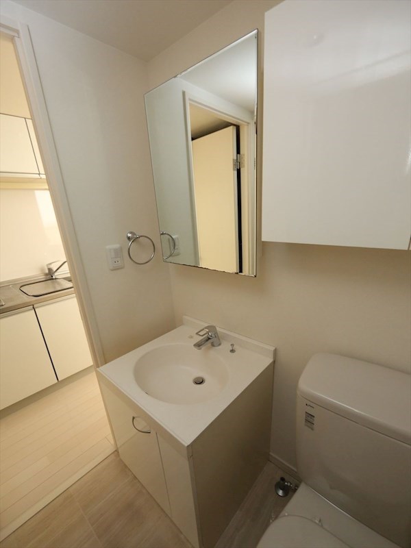 洗面設備　脱衣所　デザイン独立洗面台　洗濯機ご用意できます