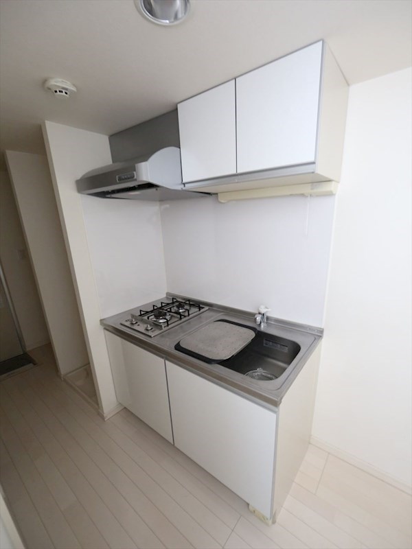 キッチン　システムキッチン（ガス2口）冷蔵庫・レンジ等ご用意できます